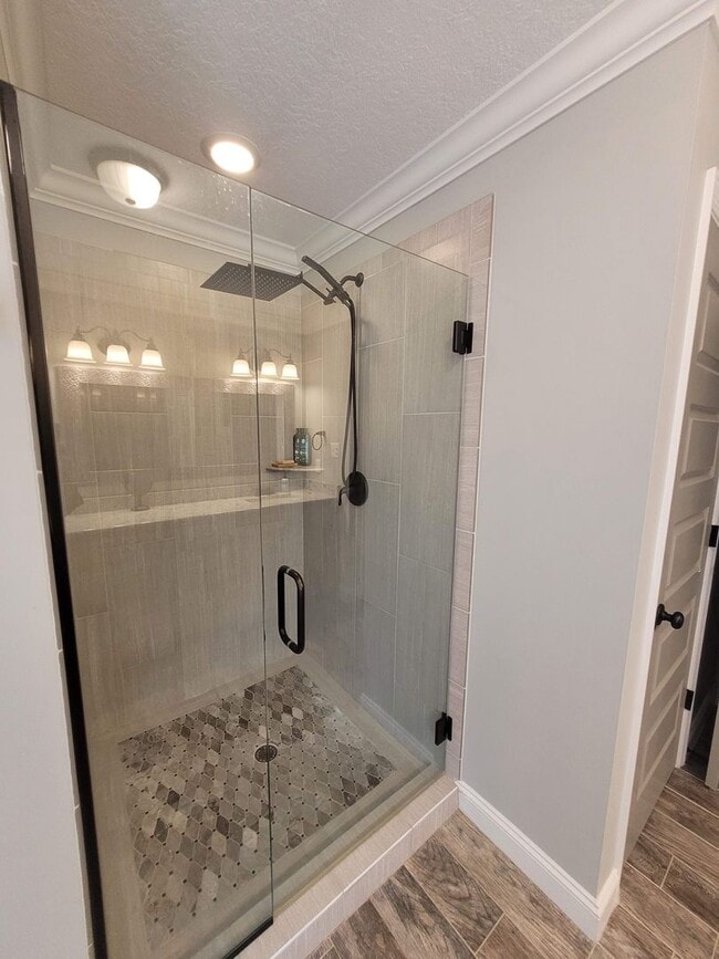 Building Photo - Beautiful 4BD/2BA Home with Screened Patio...