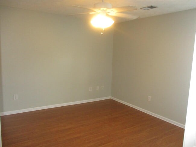 Building Photo - 112 Centennial Cir