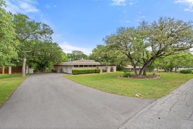 Building Photo - 113 Comet