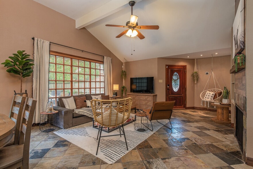 Building Photo - 20415 Linden Tree Dr