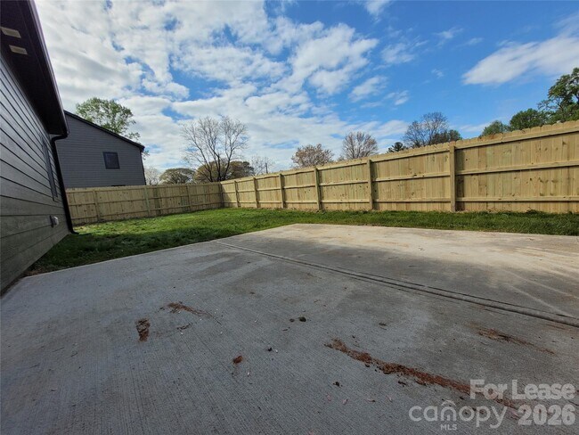 Building Photo - 1214 Pearl St