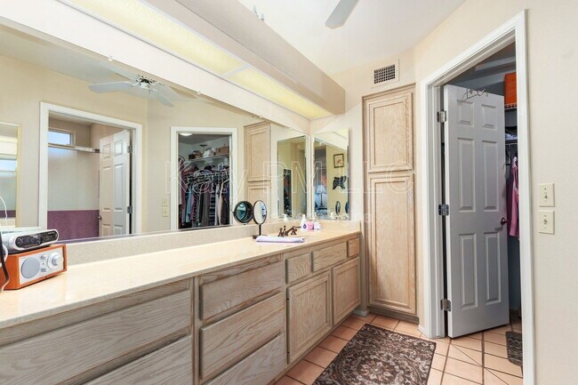 Building Photo - 14405 W Greystone Dr