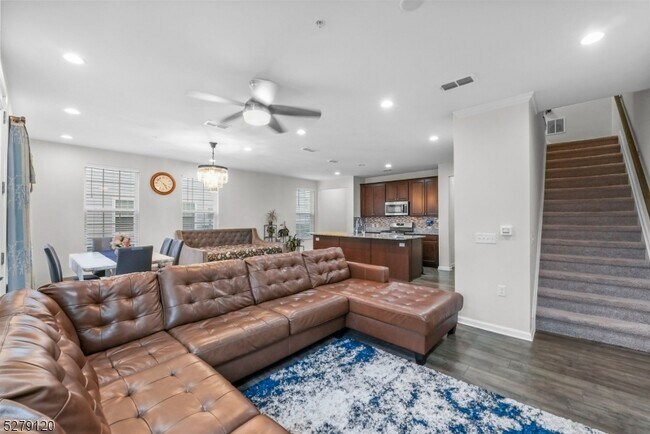 Building Photo - 11 Tippet St