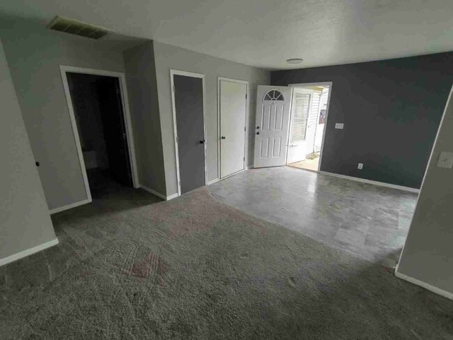Building Photo - 655 Mosgrove St
