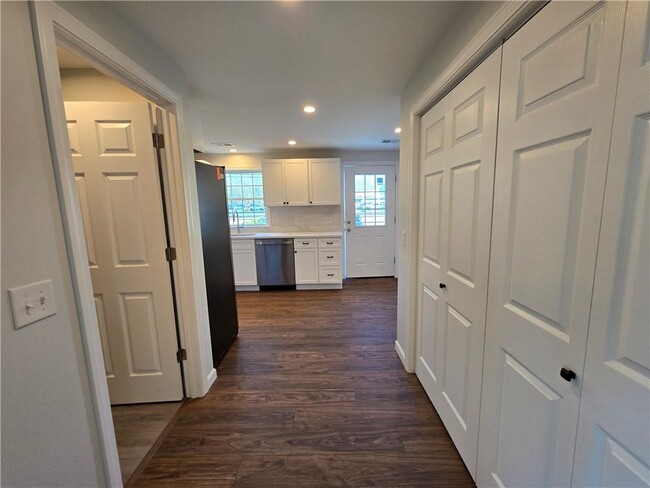 Building Photo - 140 Tower Hill Rd