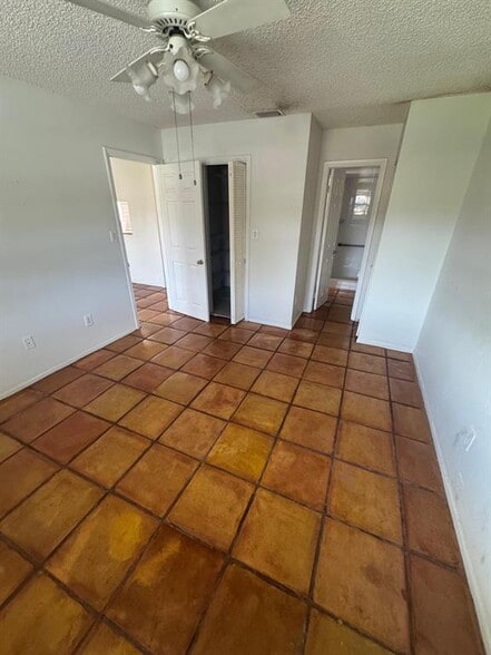 Building Photo - 6031 Shakerwood Cir