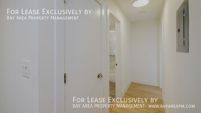 Building Photo - 697 Iris Ave