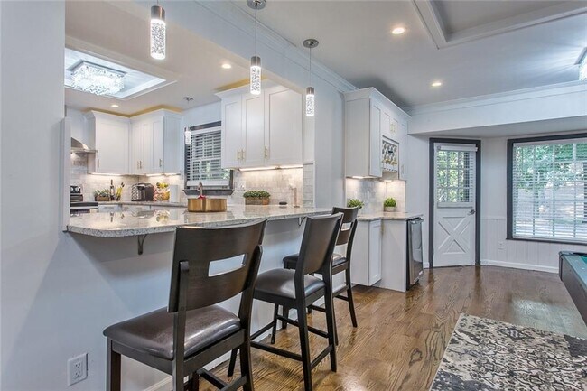 Building Photo - 6680 Williamson Dr NE