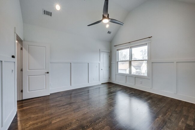 Building Photo - Lovely 3BE/3modern farmhouse is a sheer de...