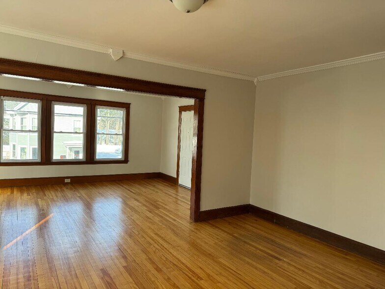 Building Photo - 868 Broadway