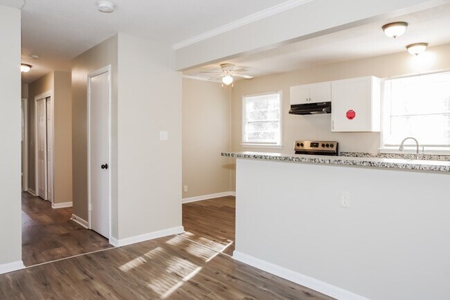 Building Photo - 2207 Pisgah Cir NW