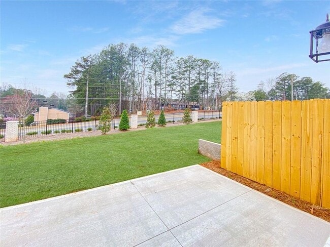 Building Photo - 1466 Fern Ridge Ln
