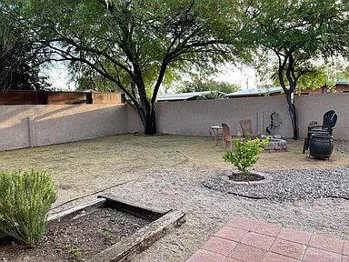 Building Photo - 1227 N Sonoita Ave