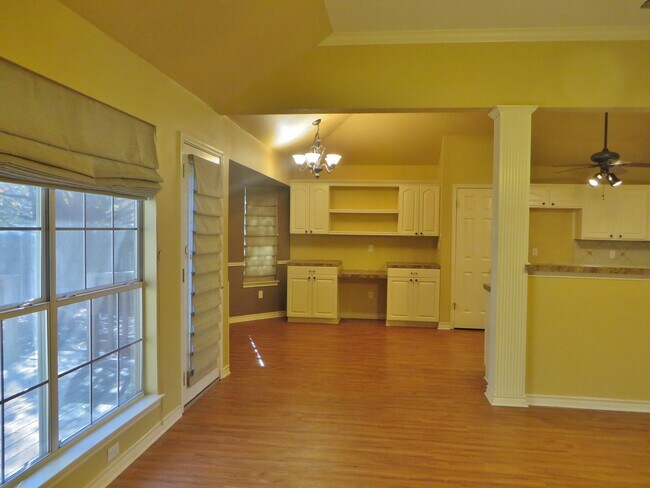 Building Photo - 3 Bedroom 2 Bathroom Parkview Estates Home