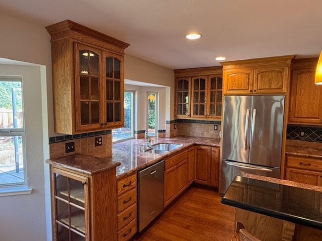 Building Photo - Massive4-Bedroom Richmond Home!