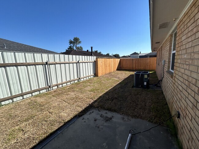 Building Photo - 3301 Pecan Dr