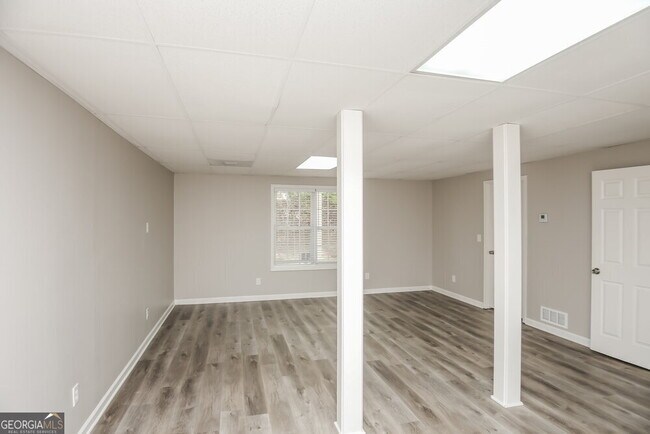 Building Photo - 7817 Cambridge Dr