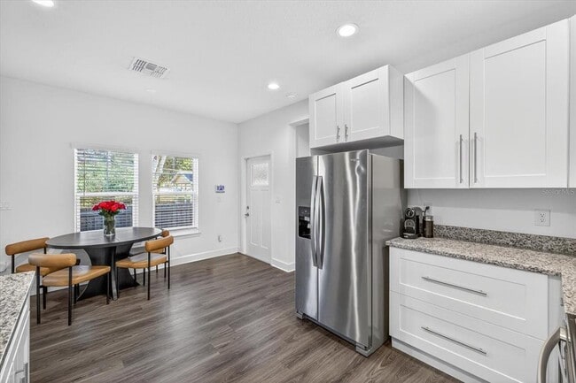 Building Photo - 115 E Broad St