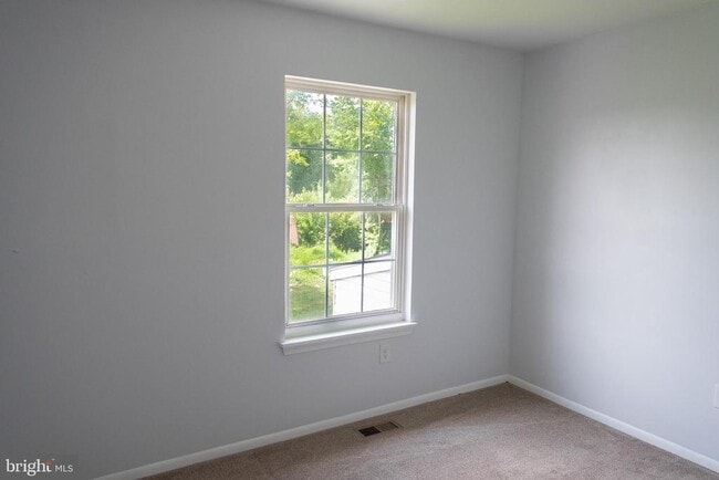 Building Photo - 615 Hemlock Ct