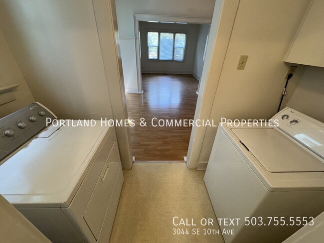 Building Photo - 3044 SE 10th Ave