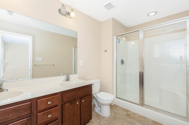 Building Photo - Beautiful 3 bedroom 2 Bath Town Home in Wi...