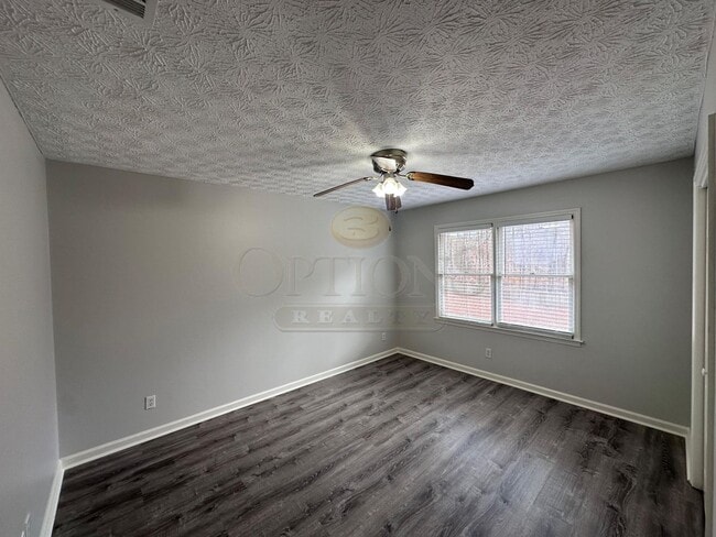 Building Photo - 4BR/3BA on Large Private Wooded Lot- Woodstock