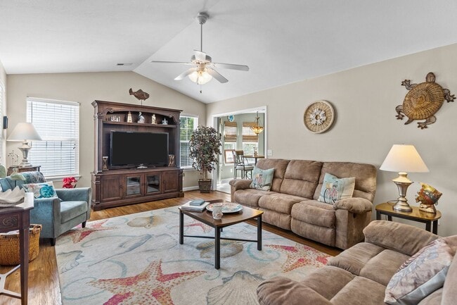Building Photo - PERFECT "WORK FROM HOME" LOCATION