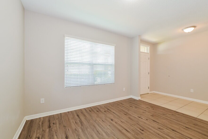 Building Photo - 3286 Landing Vw