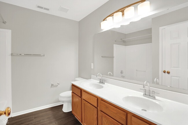 Building Photo - 5761 Cantigny Way S