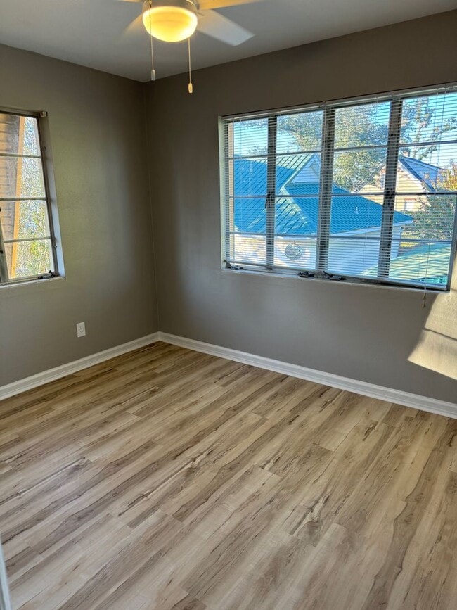 Building Photo - Single-Family House for Rent