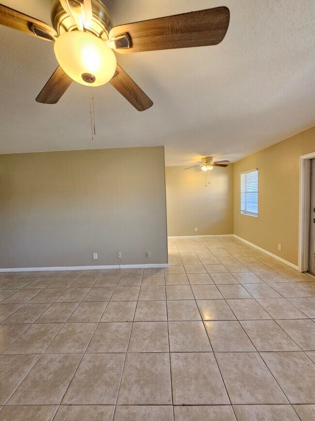 Building Photo - 114 Norwich E