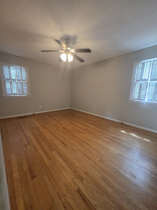 Building Photo - 2439 Dartmouth Dr