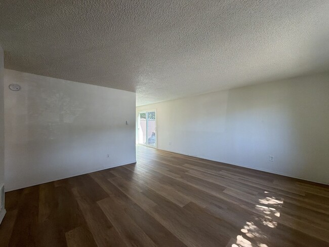 Building Photo - 5921 SE 83rd Ave