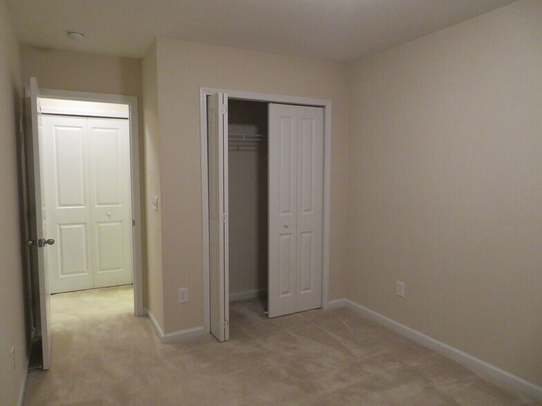 3rd Bedroom, beside bathroom - 2496 Stadium Dr