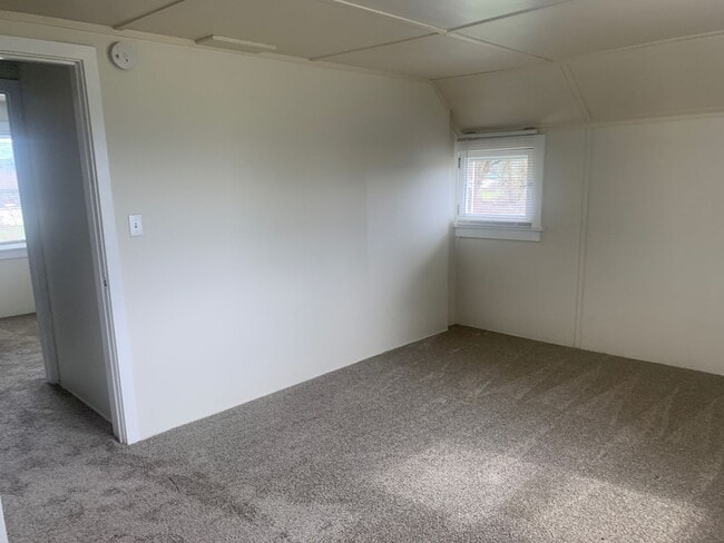 Building Photo - Good connections make all the difference