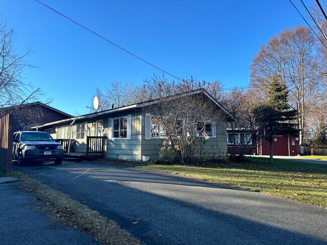 Building Photo - 1836 Scenic Way