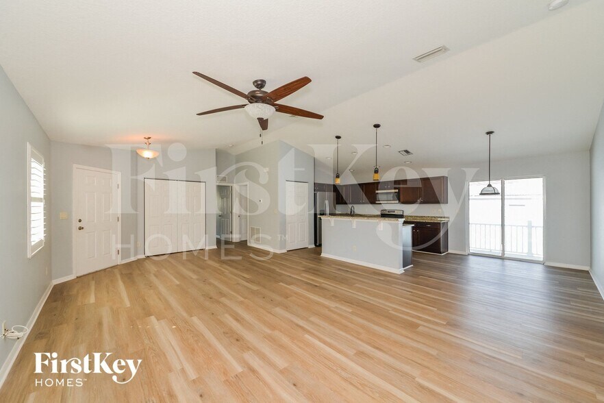 Building Photo - 92 Stanford Rd