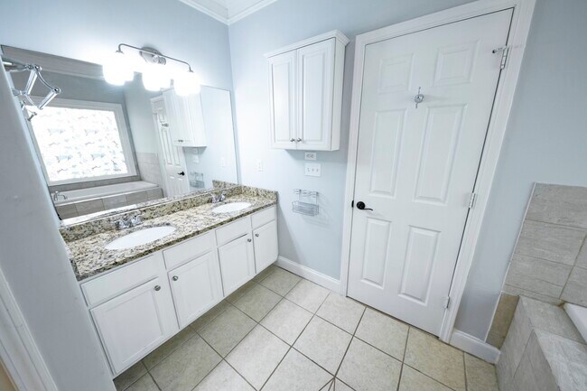 Building Photo - 964 Hank Aaron Dr SE