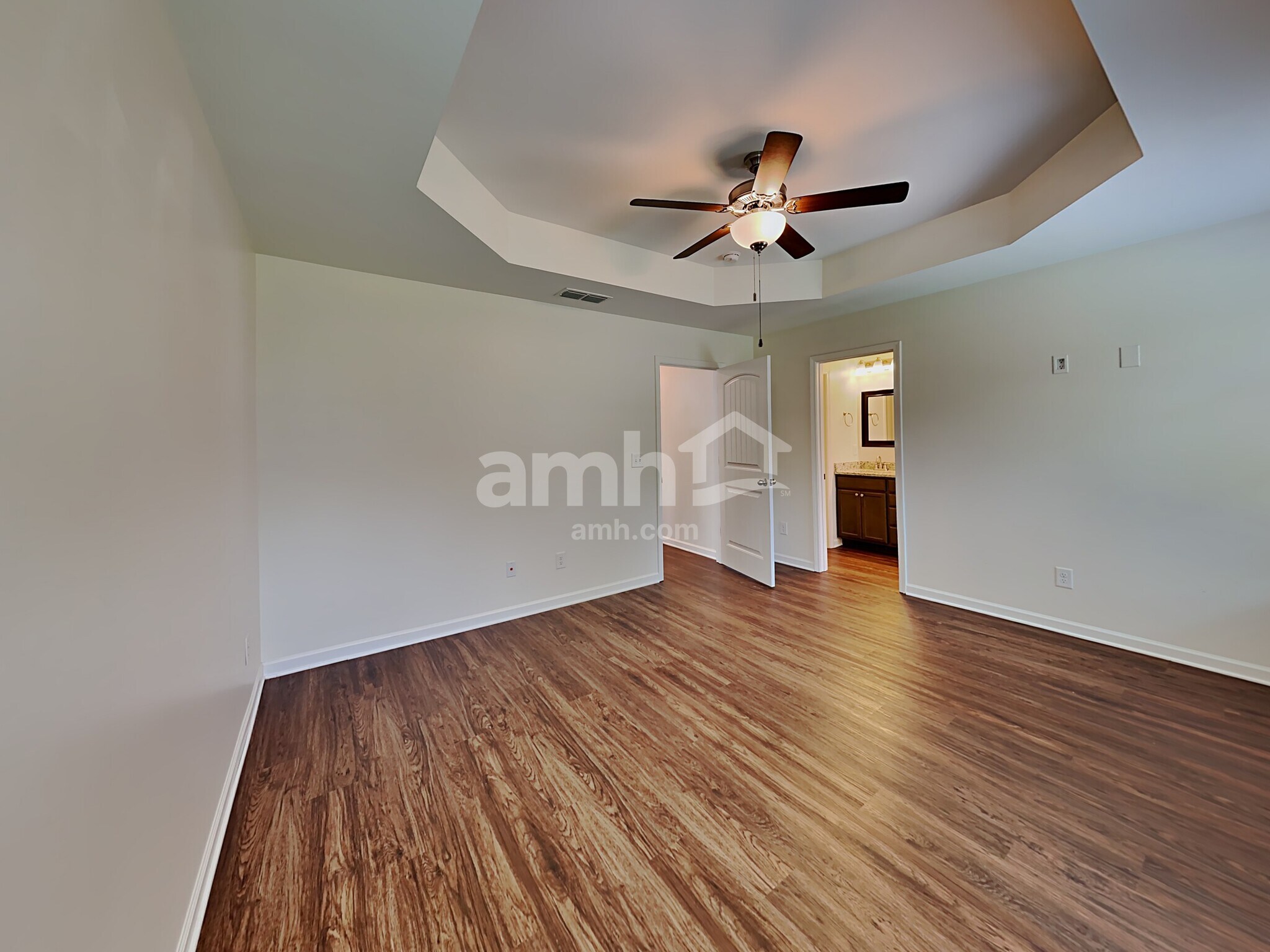 Building Photo - 609 Crooked Creek