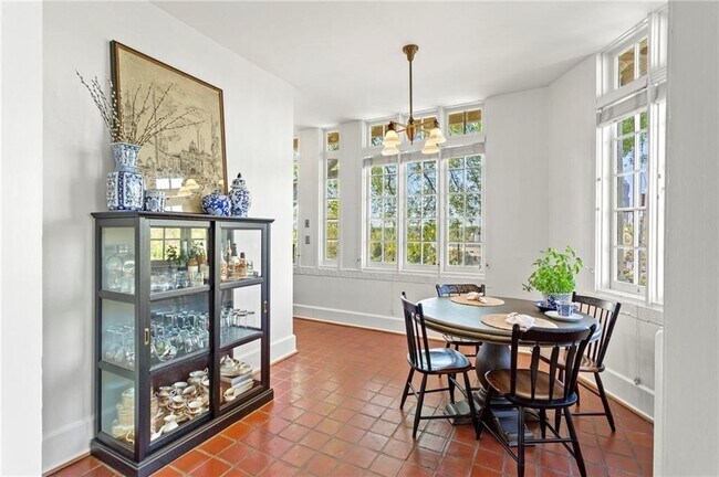 Building Photo - 1 S Prado NE