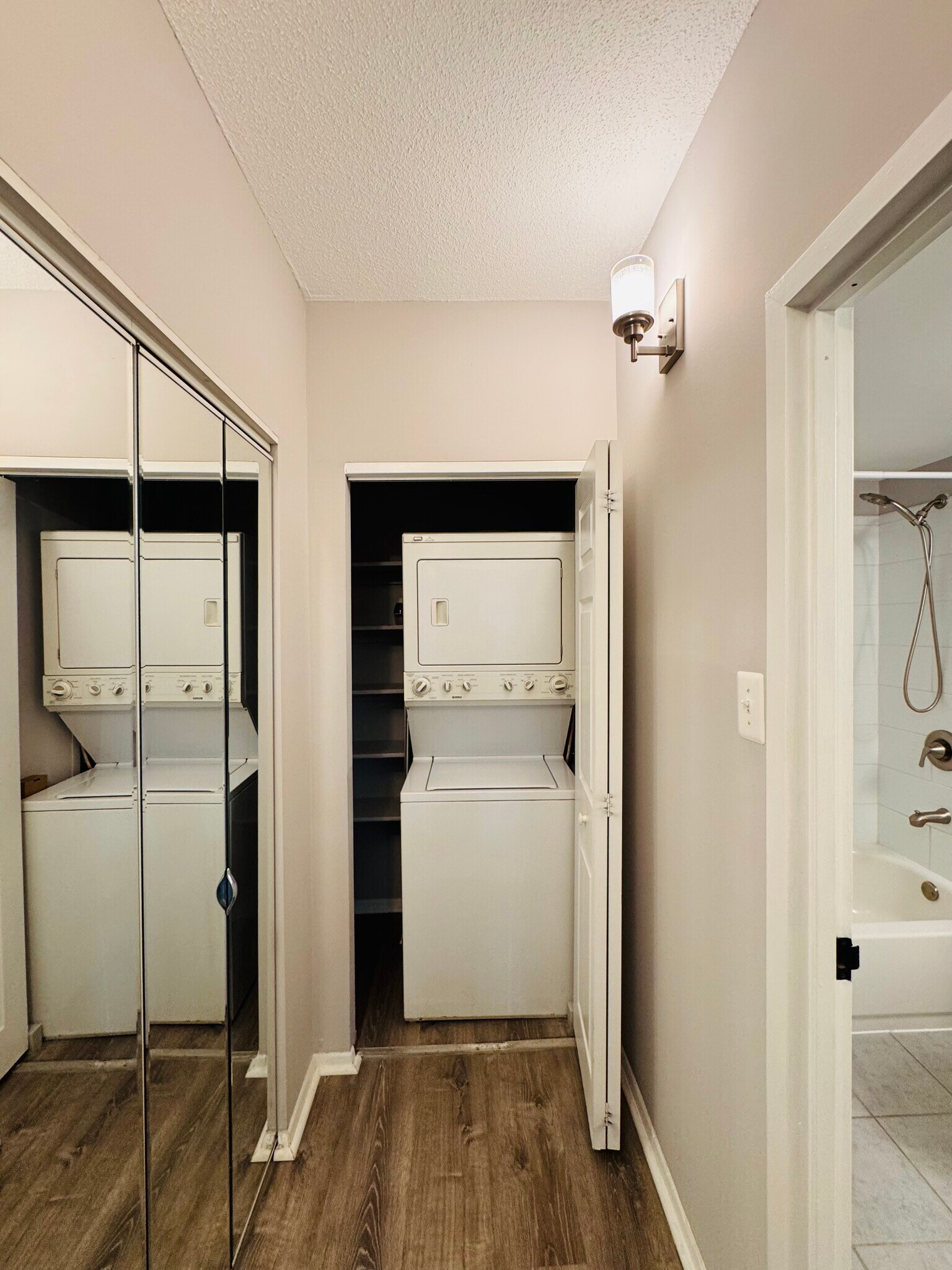 Washer & dryer. - 28 Allegheny Ave