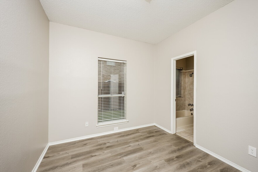 Building Photo - 1330 Bogard Ln