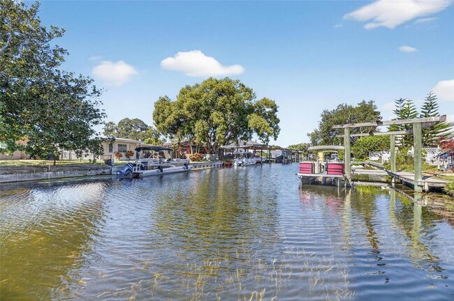 Building Photo - 172 Lake Shore Dr W