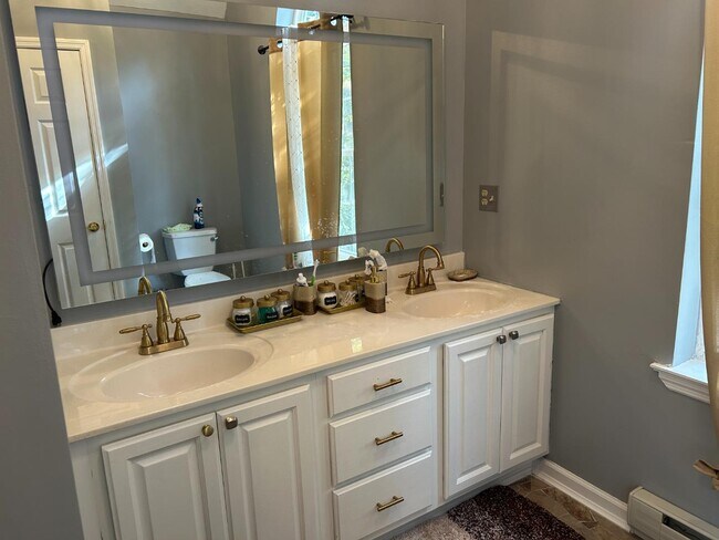 Building Photo - 9221 Westwood Dr