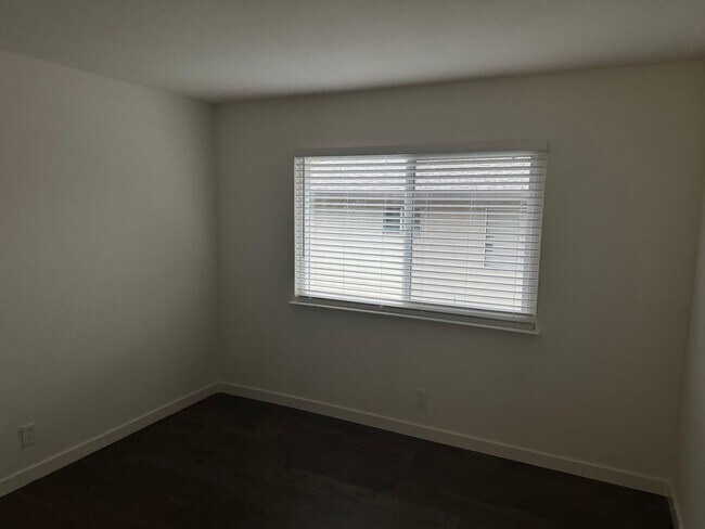 Building Photo - Condominium for Rent in Sacramento, CA