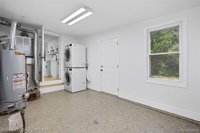 Building Photo - 31291 Rexwood St
