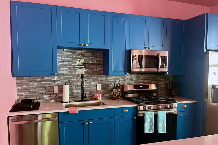 Building Photo - 2705 E 3rd St