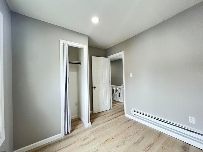 Building Photo - 21 S Spray Ave