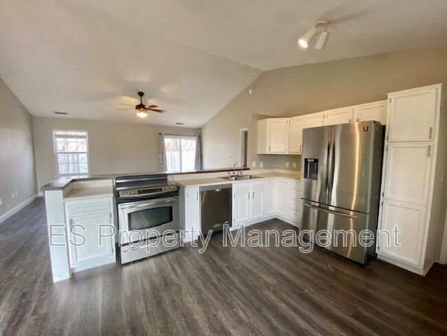 Building Photo - 310 Lockerbie Ln
