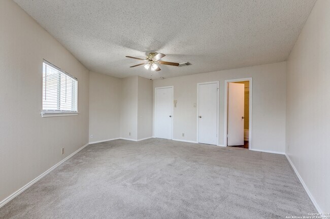 Building Photo - 5002 River Kenton